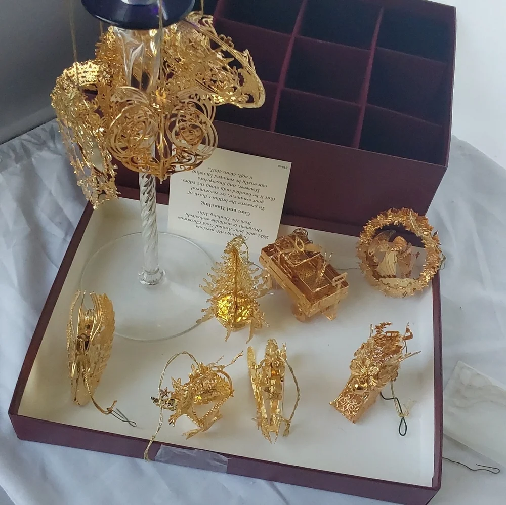DANBURY  MINT‎ 12 PC  GOLD CHRISTMAS ORNAMENTS  (ANGEL BOX)